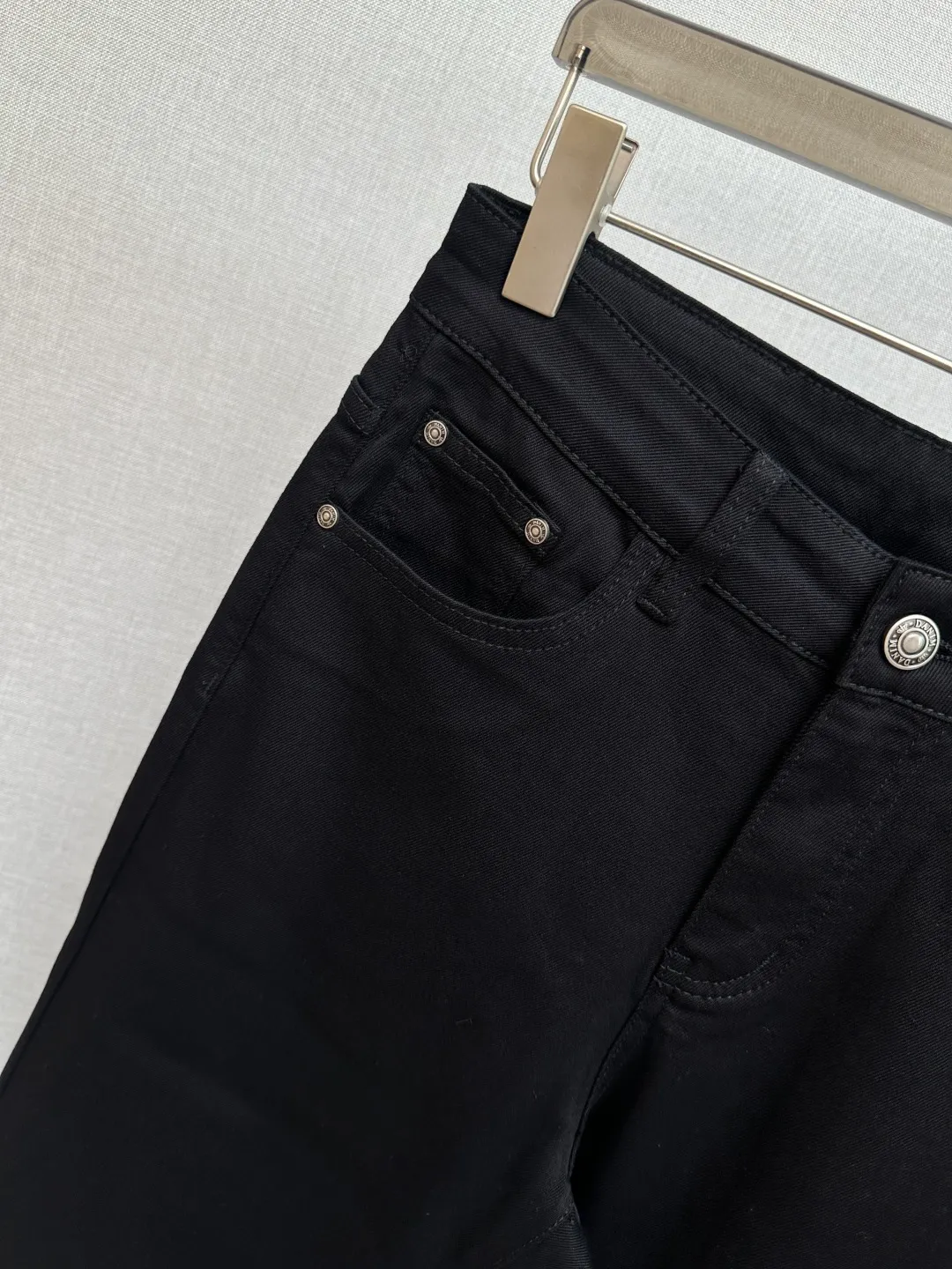 Available at the LP official website counter at the same time, the original is a very stylish pair of jeans, customized with original washed denim fabric, unique design, top-notch printing technology letter pattern logo, original hardware accessories decoration, an extremely outstanding pair of jeans, the materials and craftsmanship are extremely luxurious and exquisite, extremely high-grade, handsome and stylish upper body, recommended 👍, Sizes: 29-38